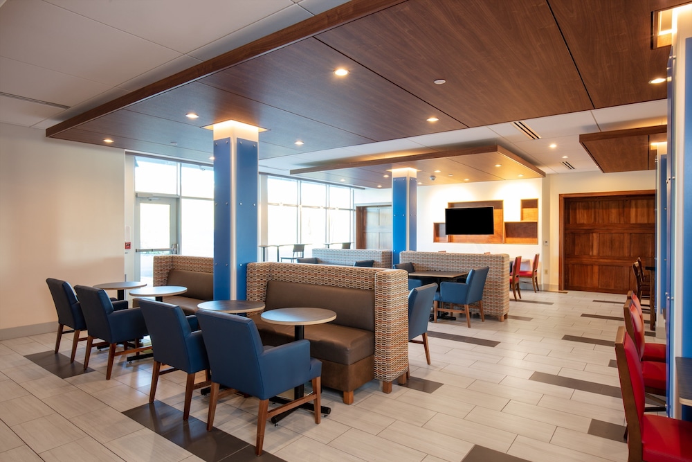 Holiday Inn Express & Suites Beloit by IHG - photo 34