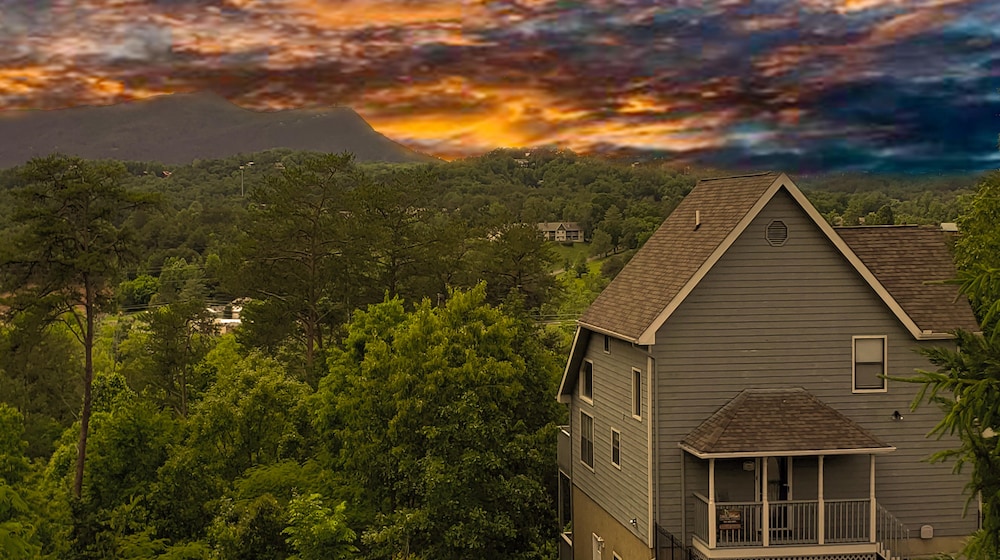Amazing Sunsets in Pigeon Forge, United States