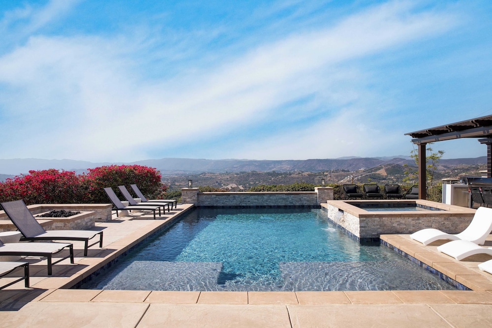 Modern Temecula Mansion w Pool Hot Tub Guest House Valley Views Camila by AvantStay — 4-Star Luxury Hotel in Temecula, United States