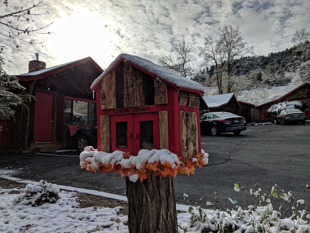 Foot of the Mountain Motel - photo 54