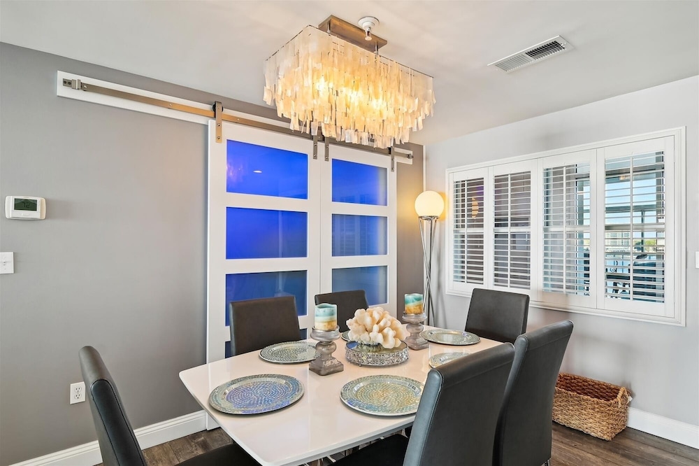 Waterview Towers 732 3 Bedroom Condo by RedAwning - photo 24