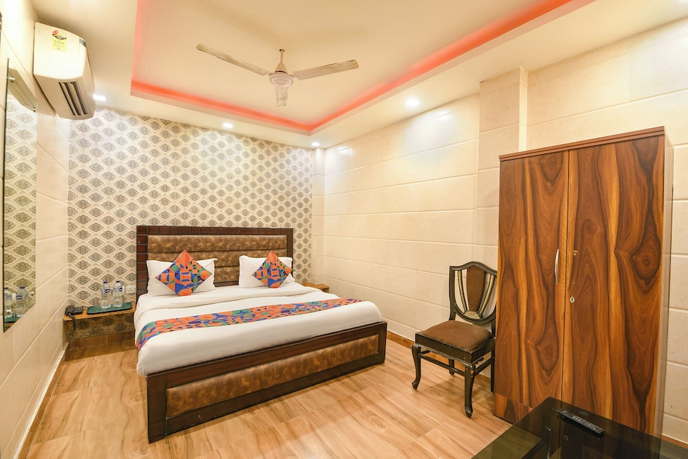 Fabexpress The Heights - last minute hotel in New Delhi