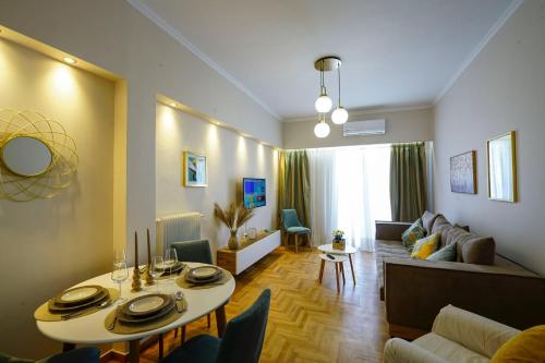 Central Elegant Apartment In Koukaki Near Acropoli — 4-Star Luxury Hotel in Athens, Greece