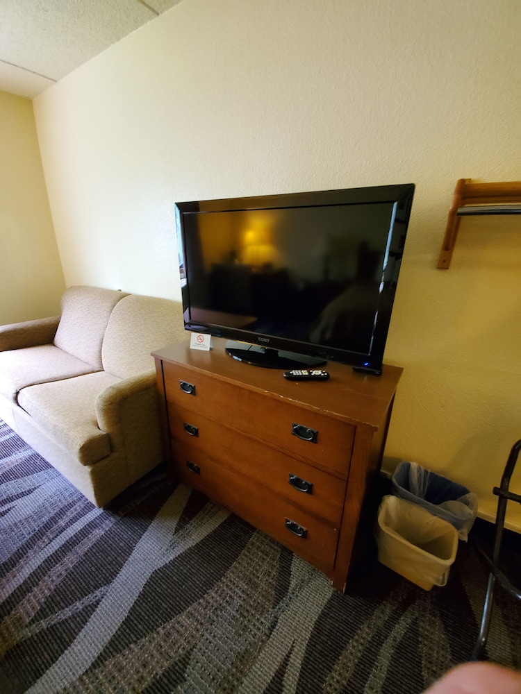 Boarders Inn & Suites by Cobblestone Hotels Ripon - photo 11