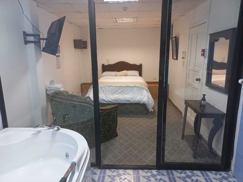 Hotel El Geranio - last minute hotel in Quito