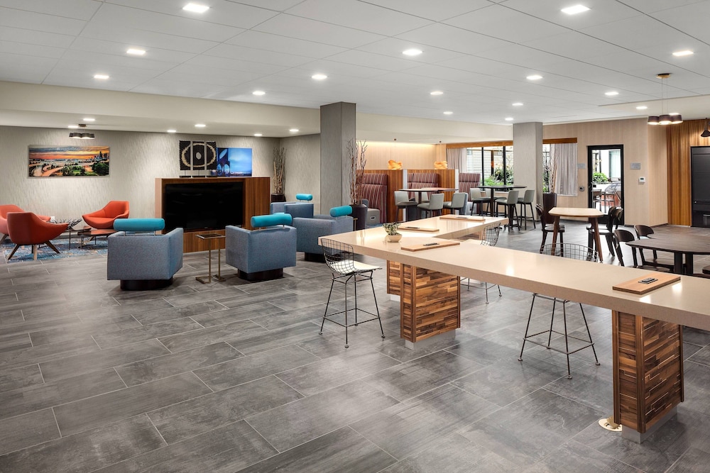 Courtyard By Marriott Seattle Northgate - photo 3