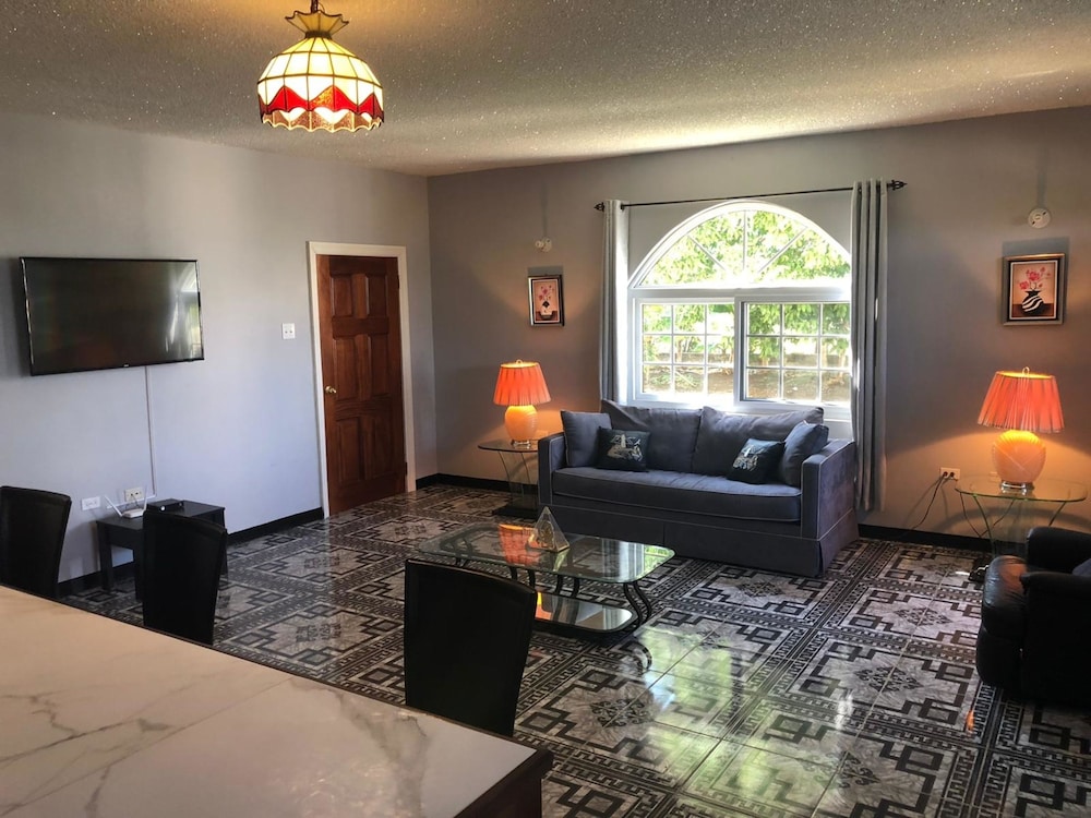 Retreat Comfortable Apartments 11737401 — Falmouth