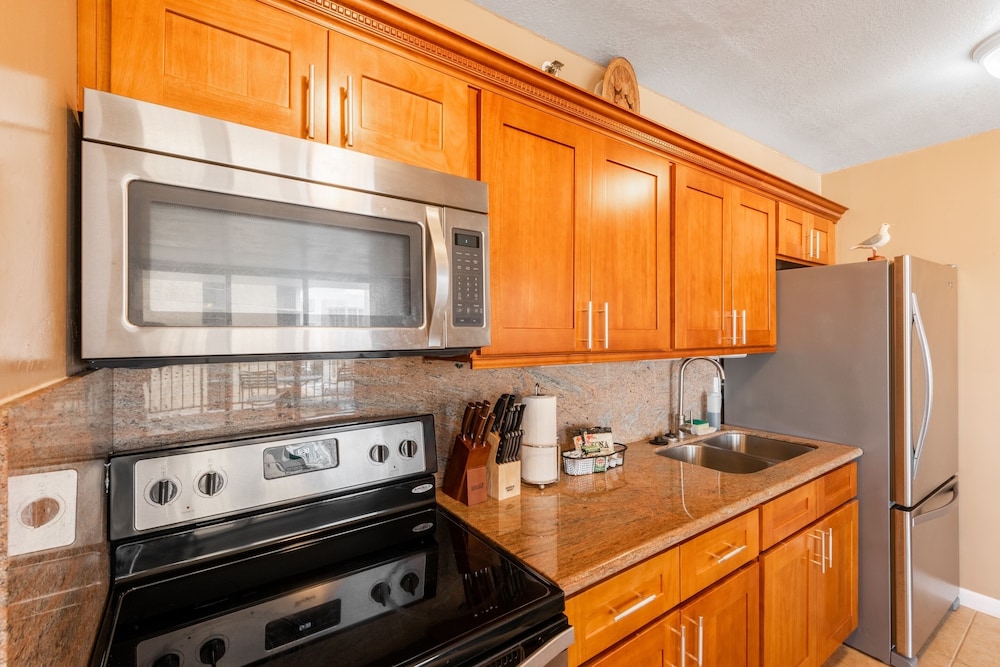 Waikiki Banyan Condo Located One Block From Waikiki Beach by Koko Resort Vacation Rentals - photo 46