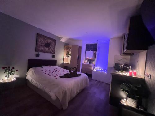 Trendy Love Balneo — hotel in Tassin-La-Demi-Lune