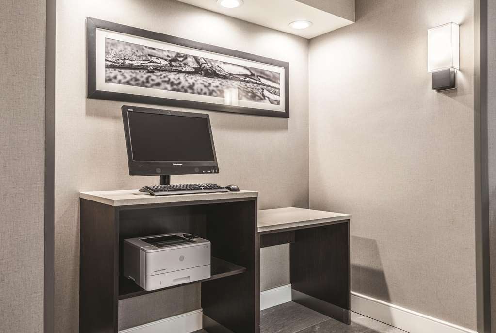 La Quinta Inn & Suites by Wyndham Orlando Lake Mary - photo 45
