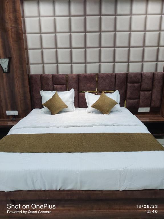 Hotel Praj Paradise in Brahmapur, India