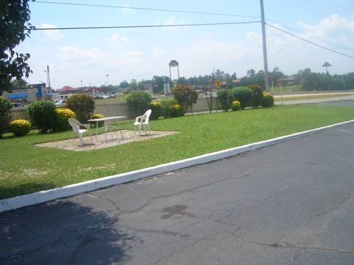 Relax Inn Benton - photo 4