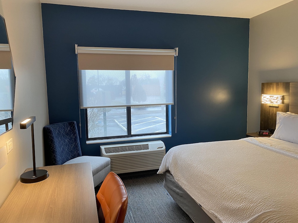 Holiday Inn Express Hotel & Suites Plymouth by IHG - photo 20