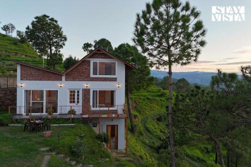StayVista at Offgrid Ginai Pet Friendly Bonfire & Mountain View in Ranikhet, India