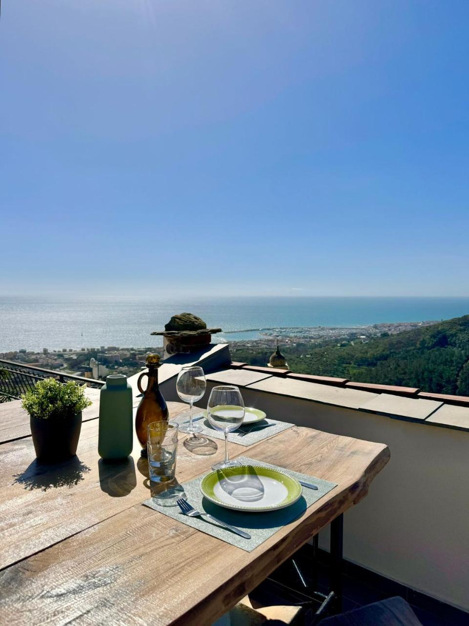 Hostdomus Le Vigne Sul Mare — 4-Star Luxury Hotel in Pietra Ligure, Italy