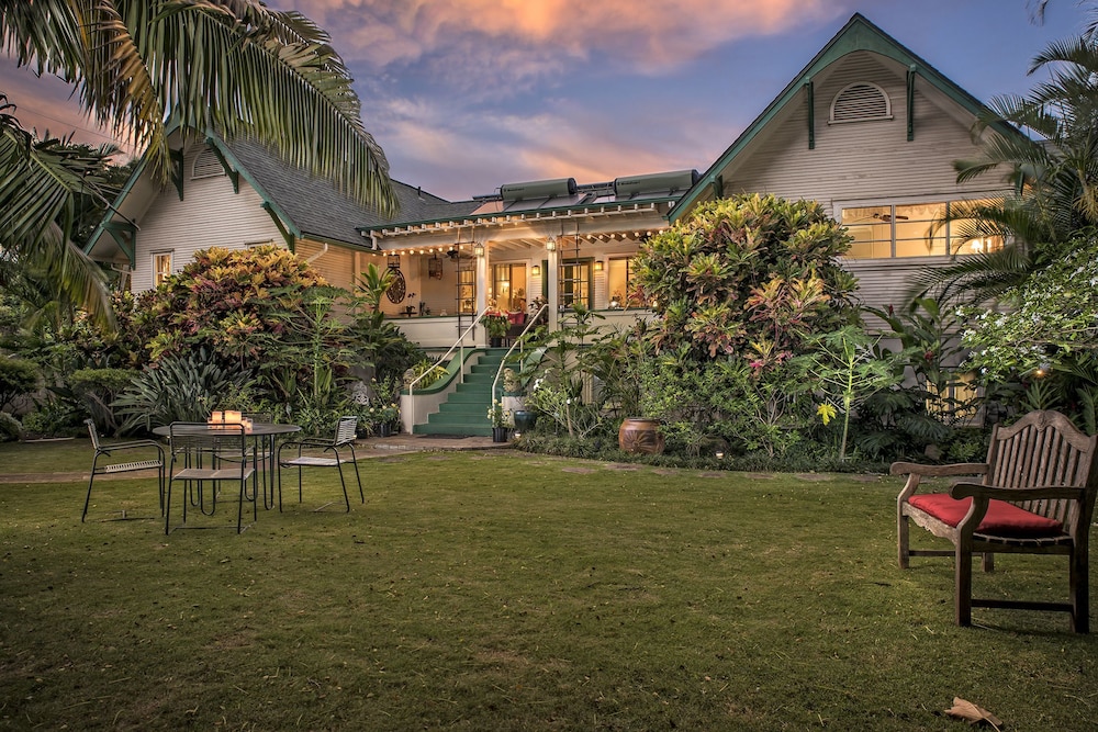 The Old Wailuku Inn at Ulupono - carbon neutral hotel in Wailuku