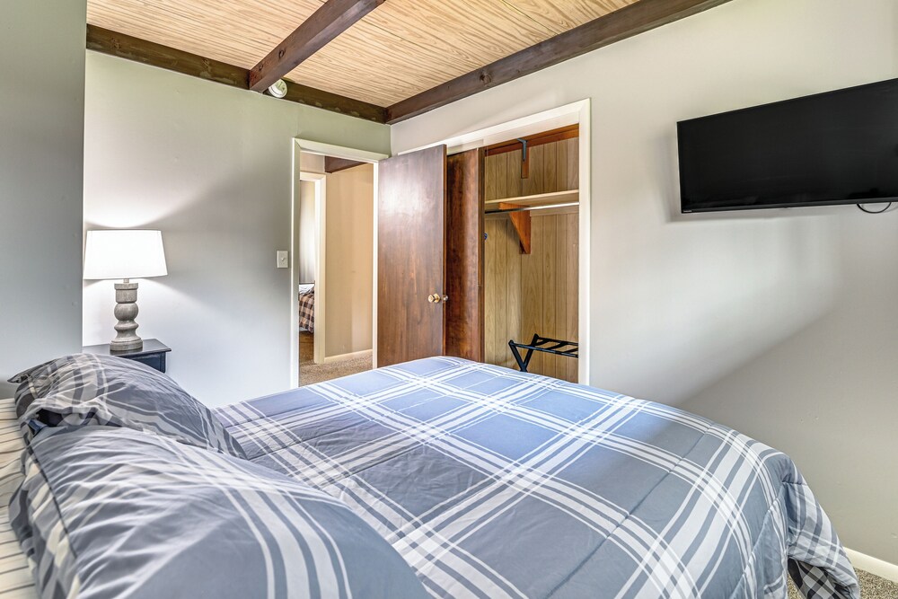 Newcomb Retreat with Mountain Views and Fire Pit in Camden, United States