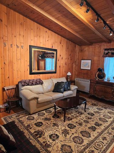 Butler's Bay Teal Lake 4 Bedroom Hotel Room by RedAwning - photo 17