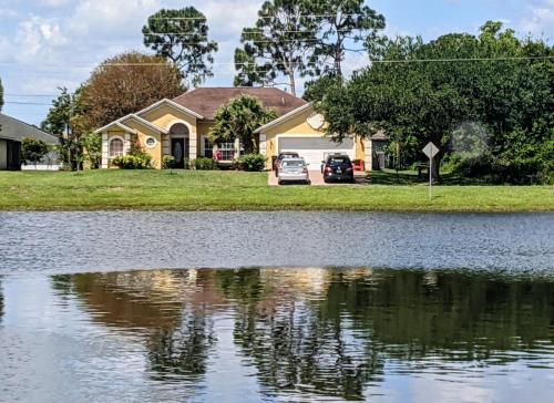 A Treasure Coast Gem Private entrance and private bathroom — hotel in Port Saint Lucie