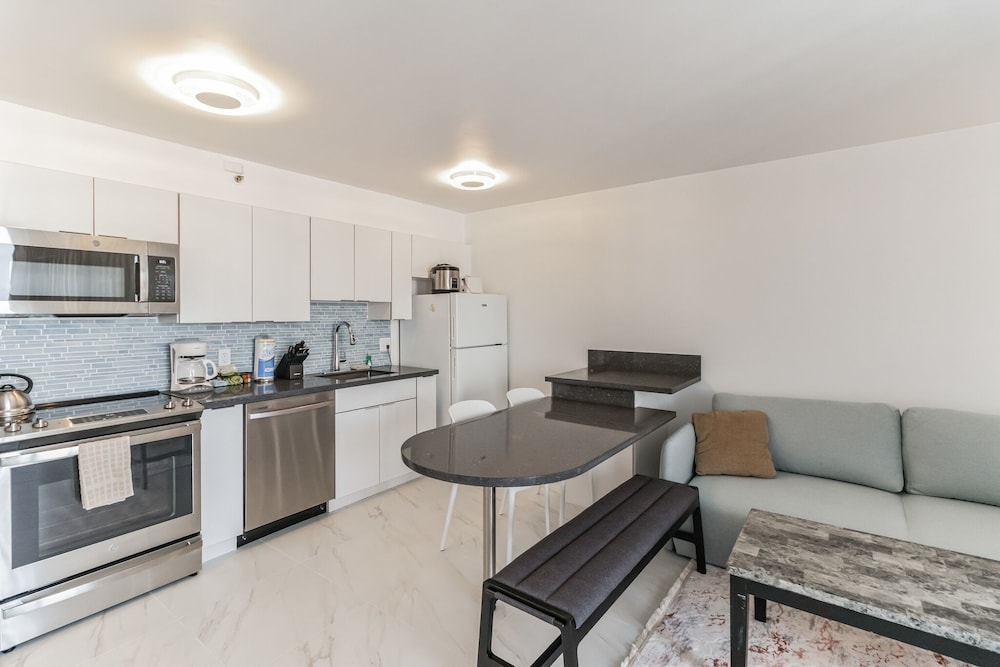 Waikiki Banyan Condo Located One Block From Waikiki Beach by Koko Resort Vacation Rentals - photo 60