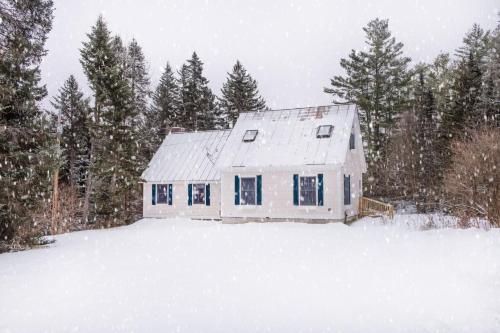 The Whimsical Chalet Brought To You By Getaway Vacations 19640606 — Mount Holly