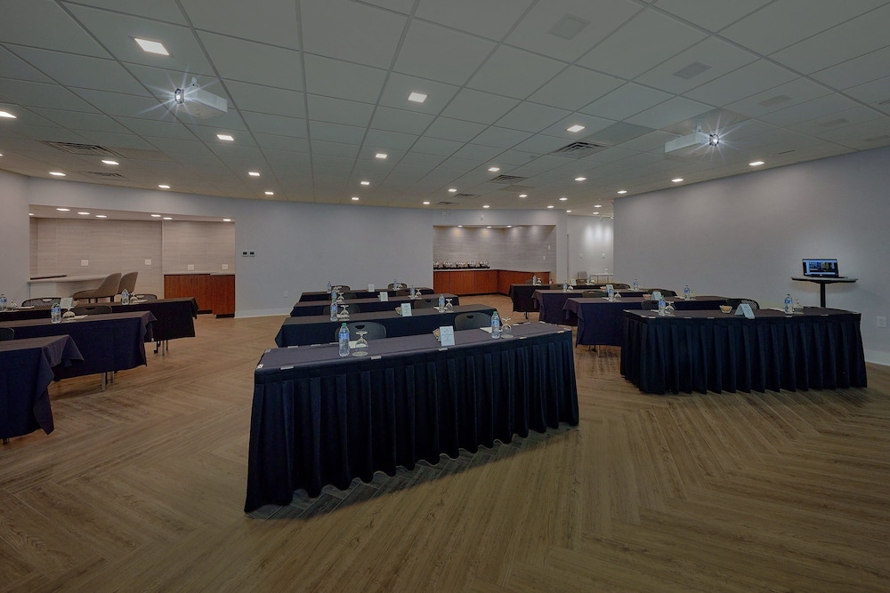 Crowne Plaza Knoxville Downtown University by IHG - photo 52