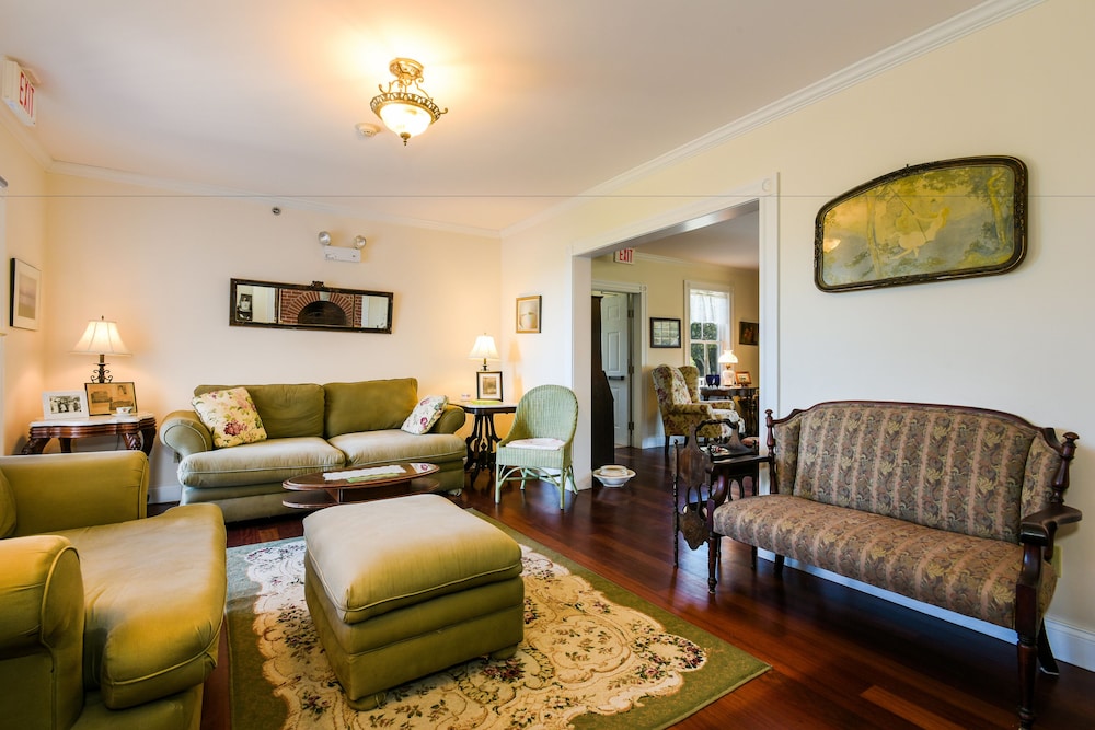 Payne's Harbor View Inn - photo 32