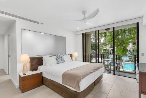 Vista Bleu King Suite at Temple Resort in Palm Cove, Australia