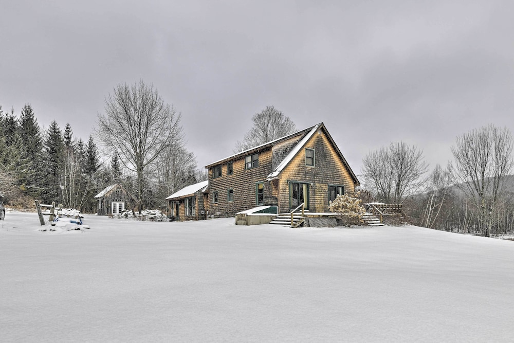 Upscale Montgomery Cabin Near Jay Peak Resort - photo 17