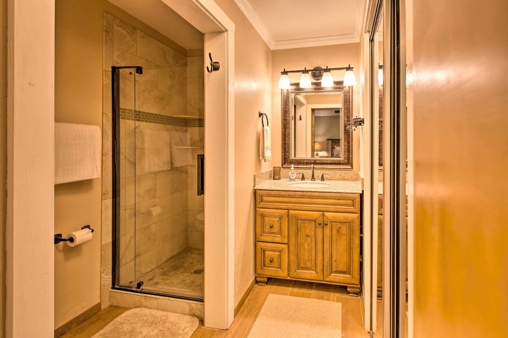 Blue Spruce Cabin with Hot Tub And Resort Amenities - photo 6