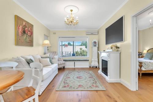 La Belle Fleur Vintage Stay near Parklands & CBD — 4-Star Luxury Hotel in Unley, Australia