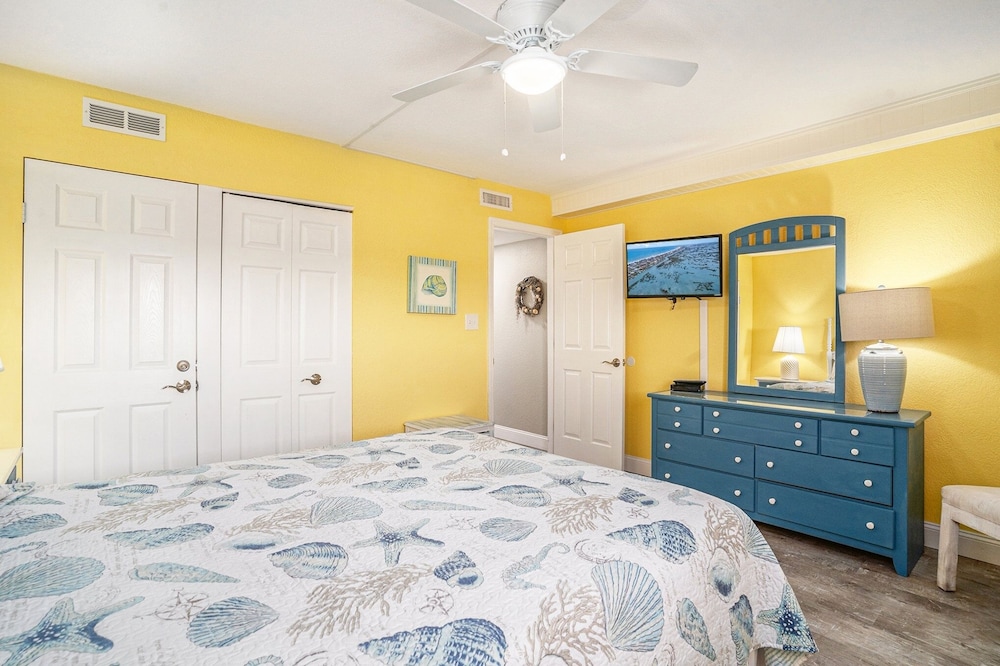 1001 Waters Edge Resort 3 Bedroom Condo by RedAwning - photo 8