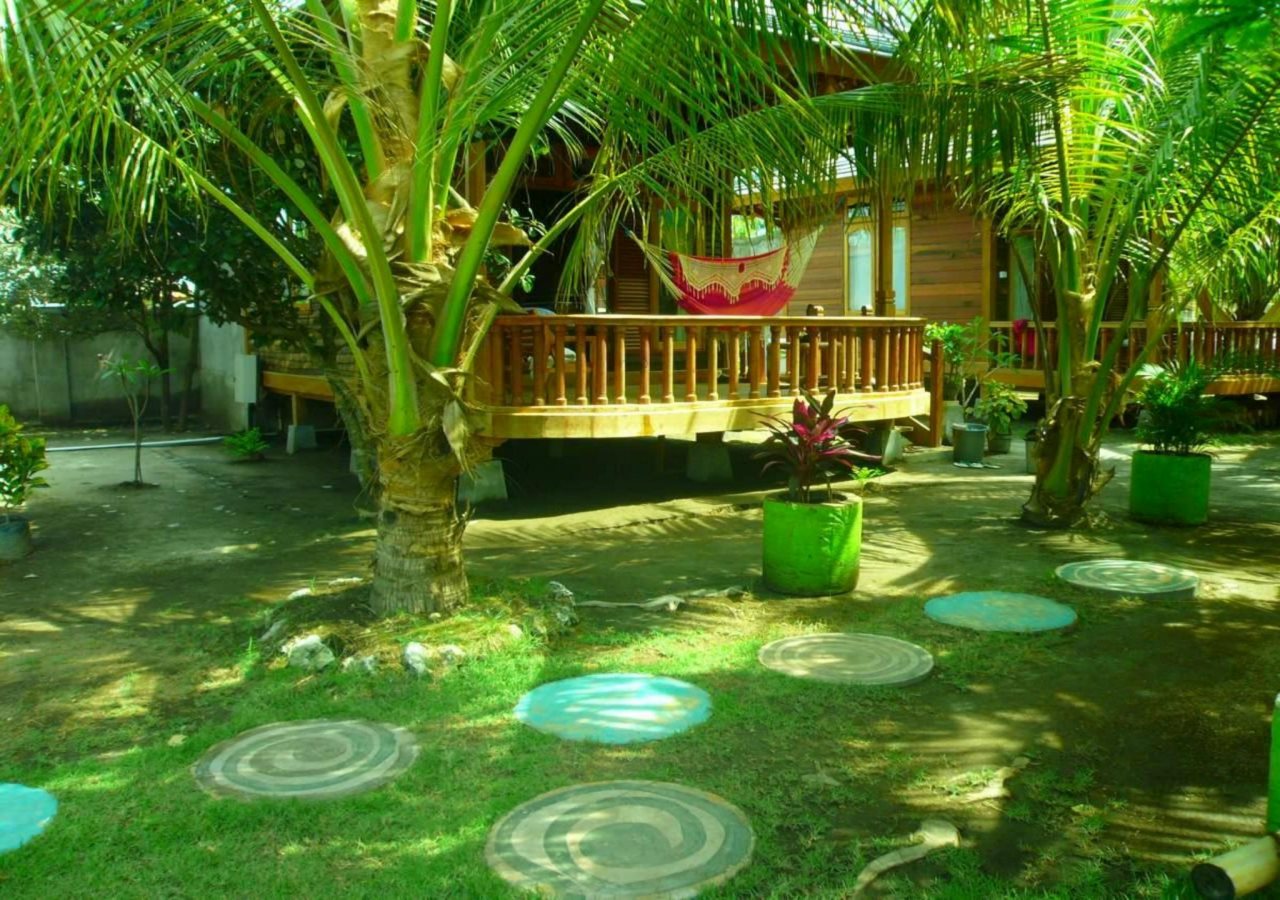Bronze Bungalows - carbon neutral hotel in Pemenang