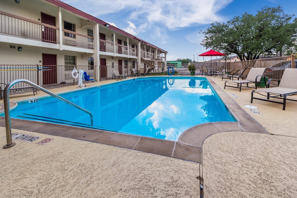 Red Roof Inn Houston East I 10 - photo 24