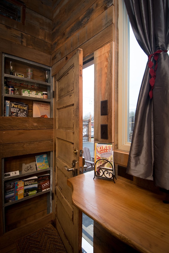 Caravan The Tiny House Hotel - photo 32