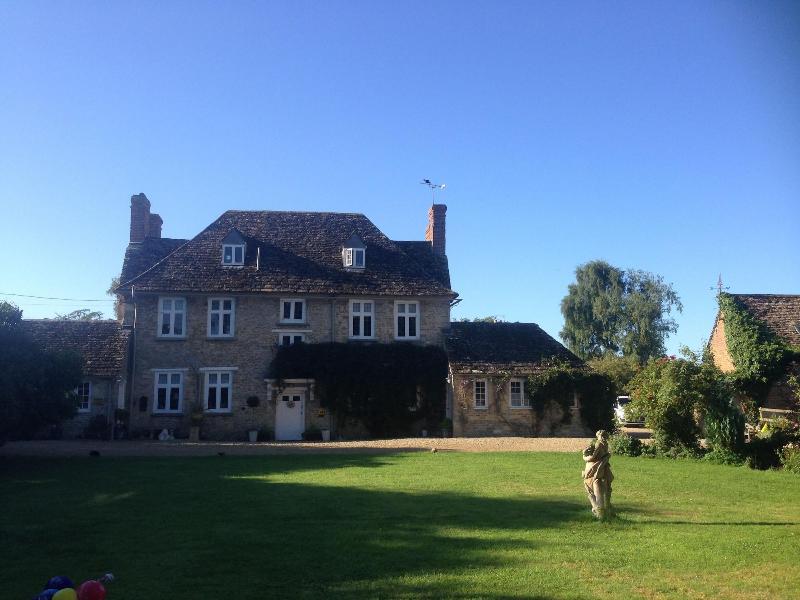 Buscot Manor — 5-Star Luxury Hotel in Faringdon, United Kingdom