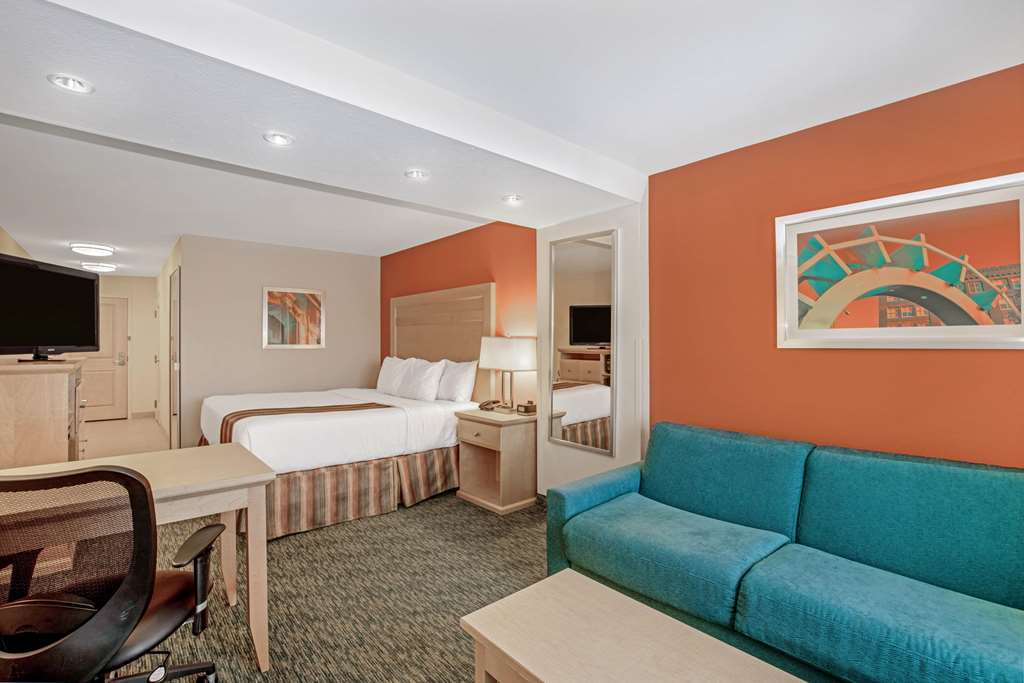 La Quinta Inn & Suites by Wyndham Grand Forks - photo 26