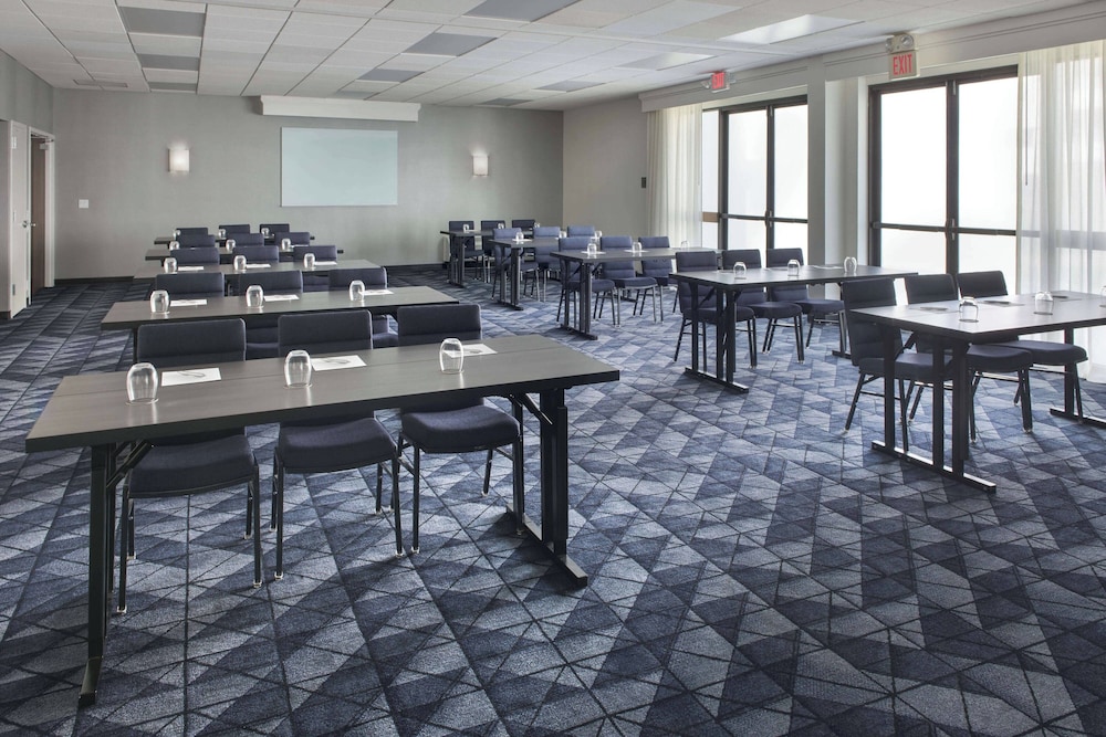 Courtyard by Marriott Norwalk - photo 27