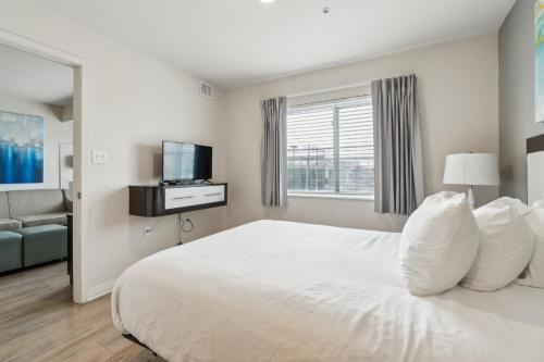 Simplicity At the Rim 1206 I Comfy 2 Bed 2 Bath — 4-Star Luxury Hotel in San Antonio, United States