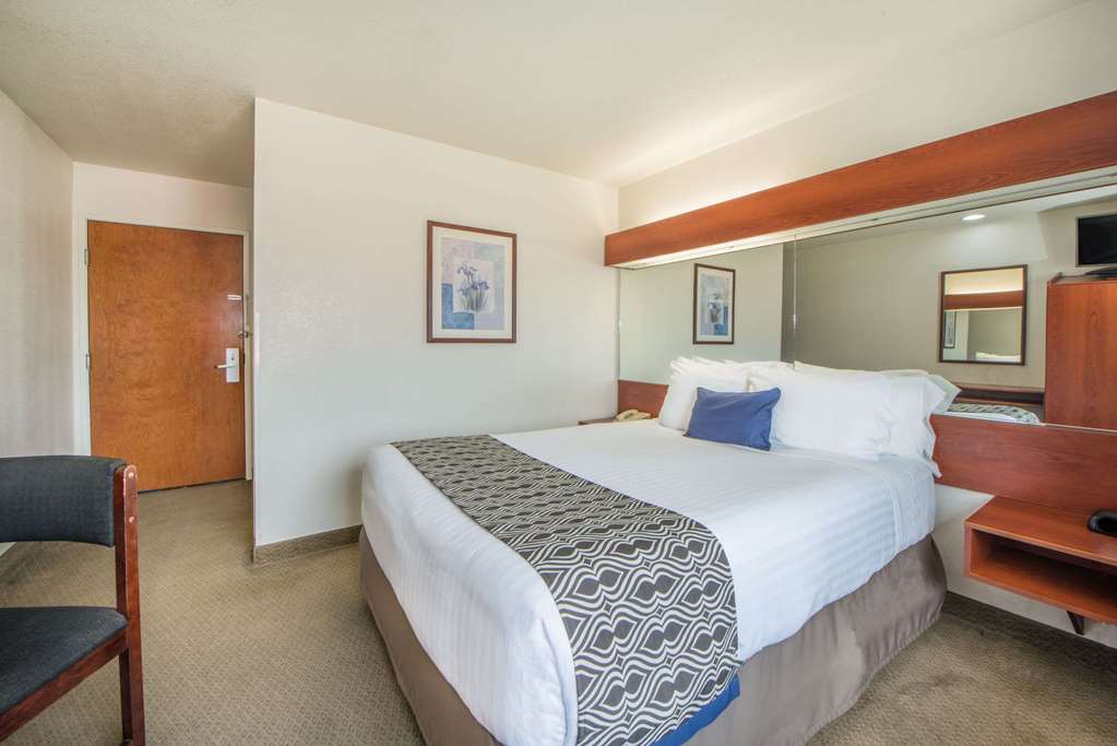 Microtel Inn & Suites by Wyndham Miami - photo 11