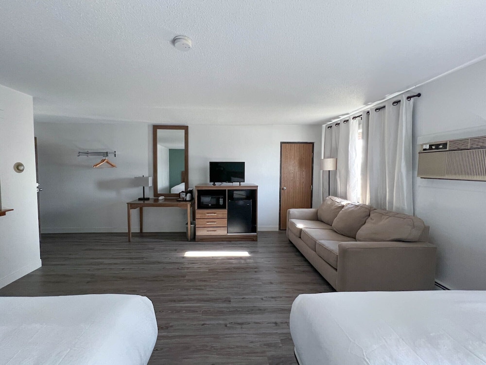 River Bend's Walleye Inn - photo 23