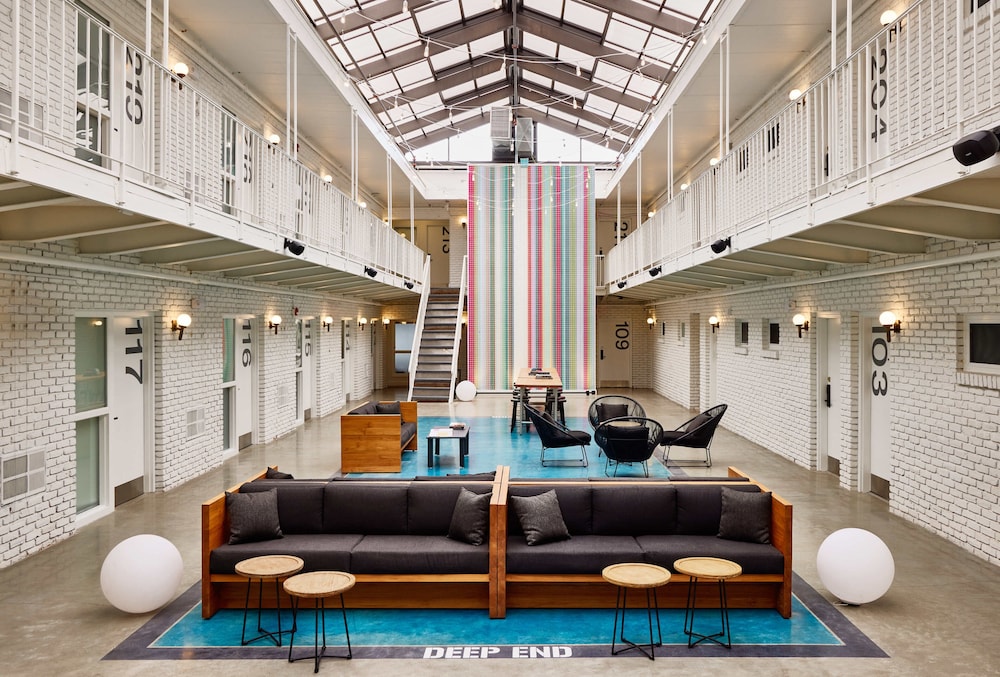 Bluebird Spa City Motor Lodge - photo 2