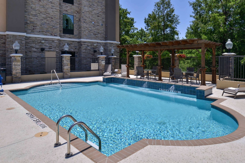 Hampton Inn & Suites Dallas Market Center - photo 39