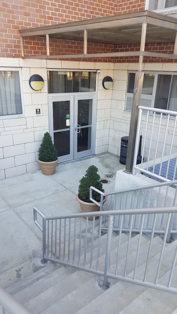 Cresthaven Inn JFK - photo 51