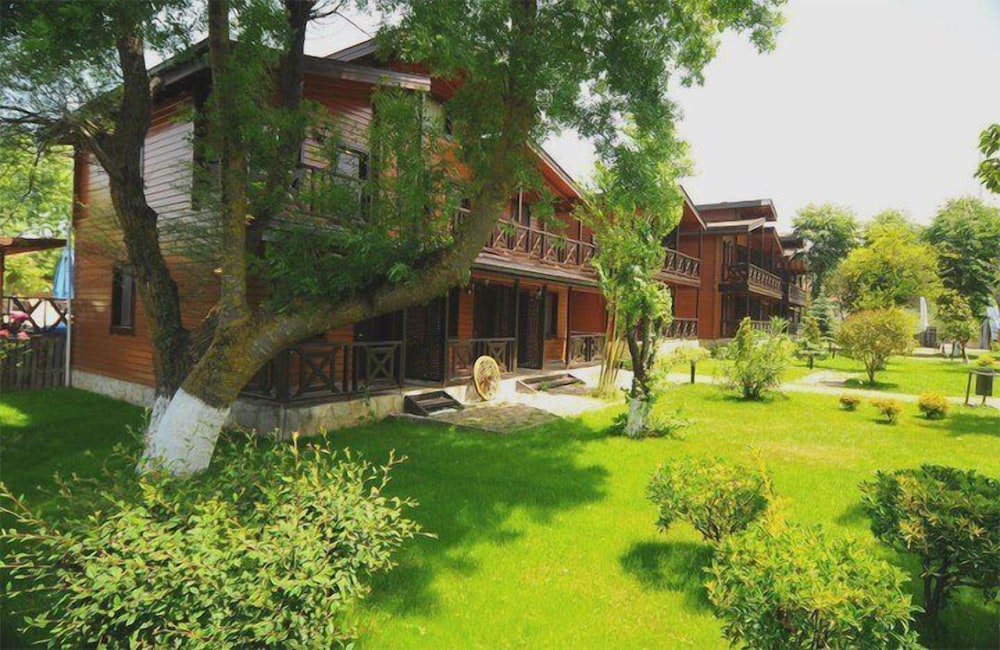 Robin's Nest - carbon neutral hotel in Sile