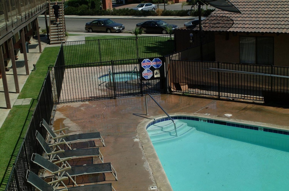 Best Economy Inn n Suites - photo 17