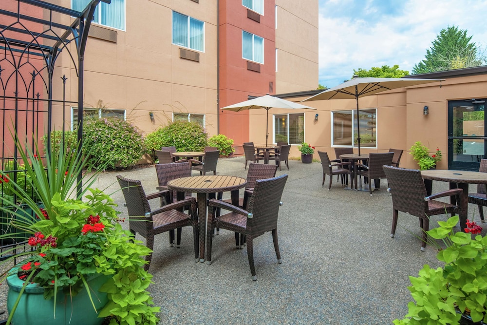 DoubleTree by Hilton Portland Tigard - photo 33
