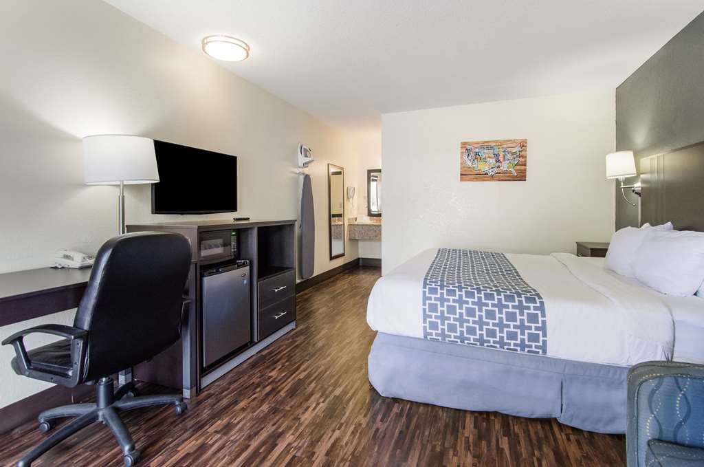 Econo Lodge Near Motor Speedway - photo 8