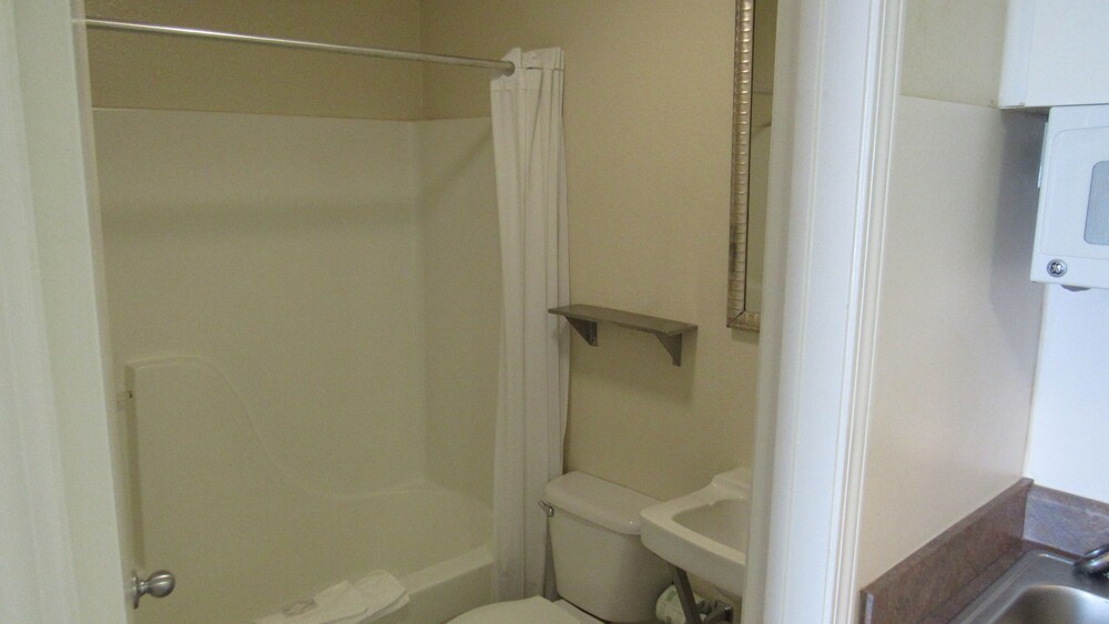 InTown Suites Extended Stay Nashville Bellevue - photo 25