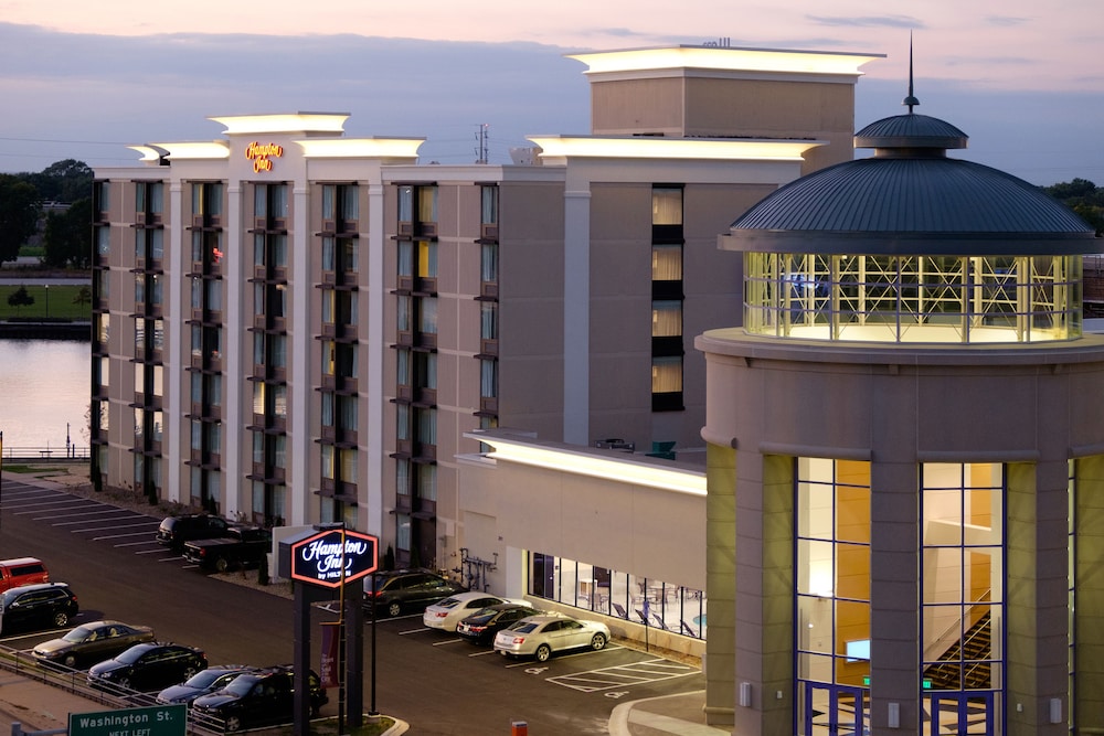 Hampton Inn Green Bay Downtown - photo 66